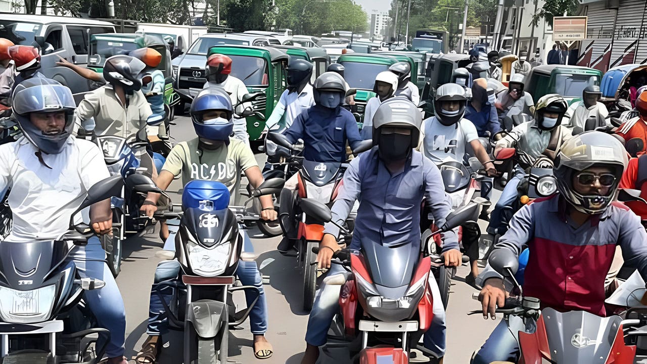 মোটরসাইকেল ও গাড়ি চালকদের সড়কে মানতে হবে ১২ নিয়ম